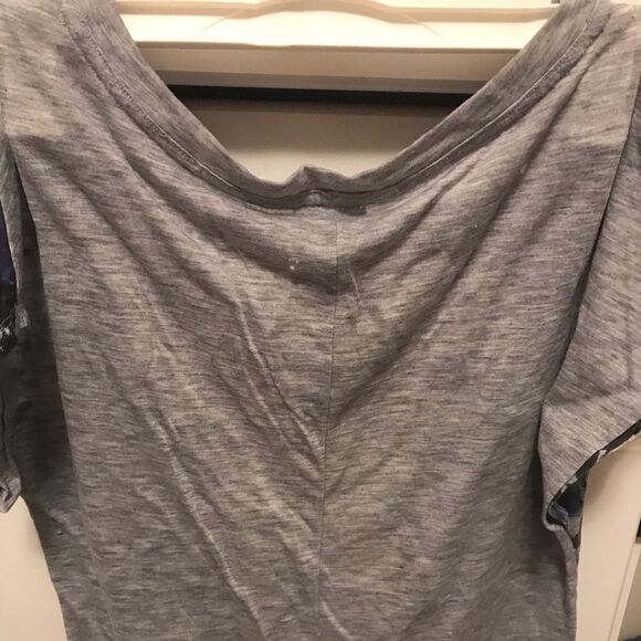 ✨Express Glitter Floral Graphic Tee✨ - Picture 4 of 5